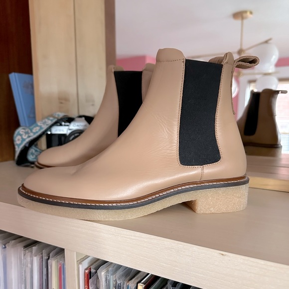 Everlane Shoes - NWOT Beige Everlane crepe sole Chelsea boots size 8-8.5